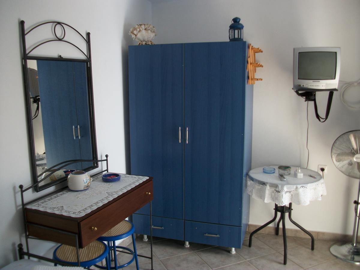 Floras Rooms&Studios Anafi Exterior foto