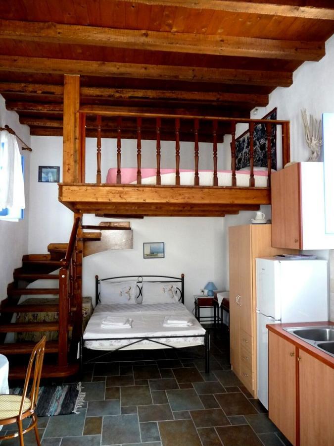 Floras Rooms&Studios Anafi Exterior foto